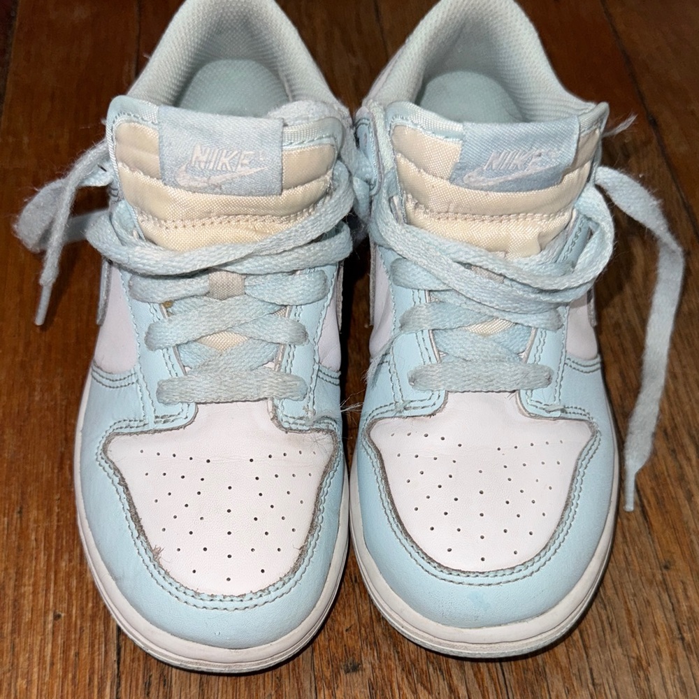 Nike Kids Sky Blue and White Sneakers Size 2.5Y NO BOX 
USED!!